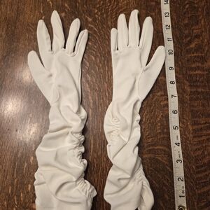 Vintage White Ruched Below the Elbow Formal Gloves